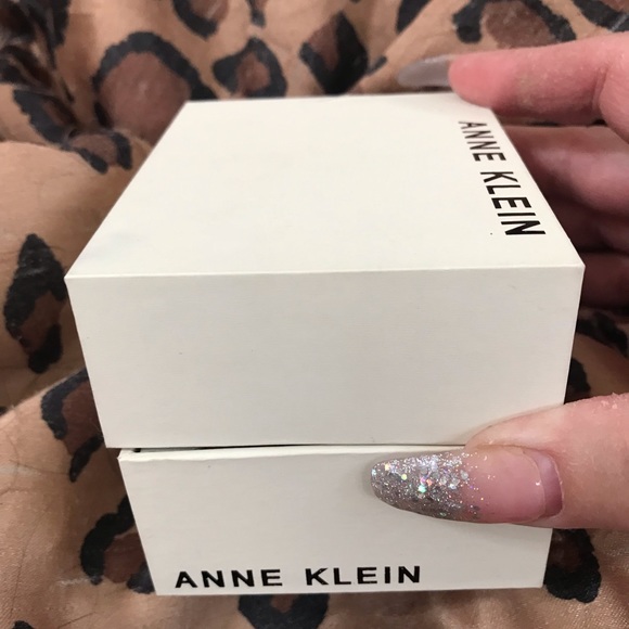 NWT ANN KLEIN “BOW” WATCH - Picture 6 of 8